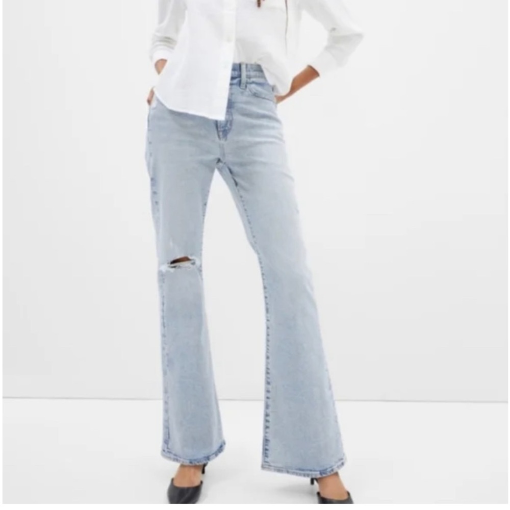 Gap 70s Flare Light Wash Distressed High Waist Stretch  28/6Regular